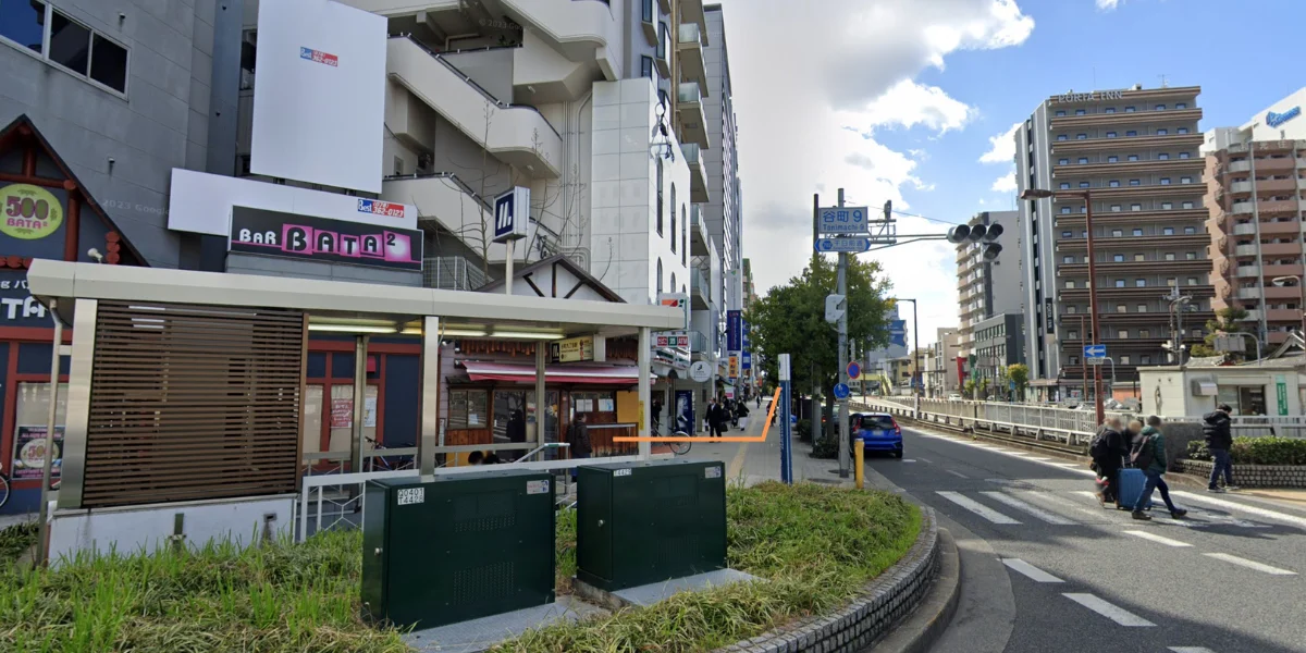 谷町九丁目駅5番出口を上る